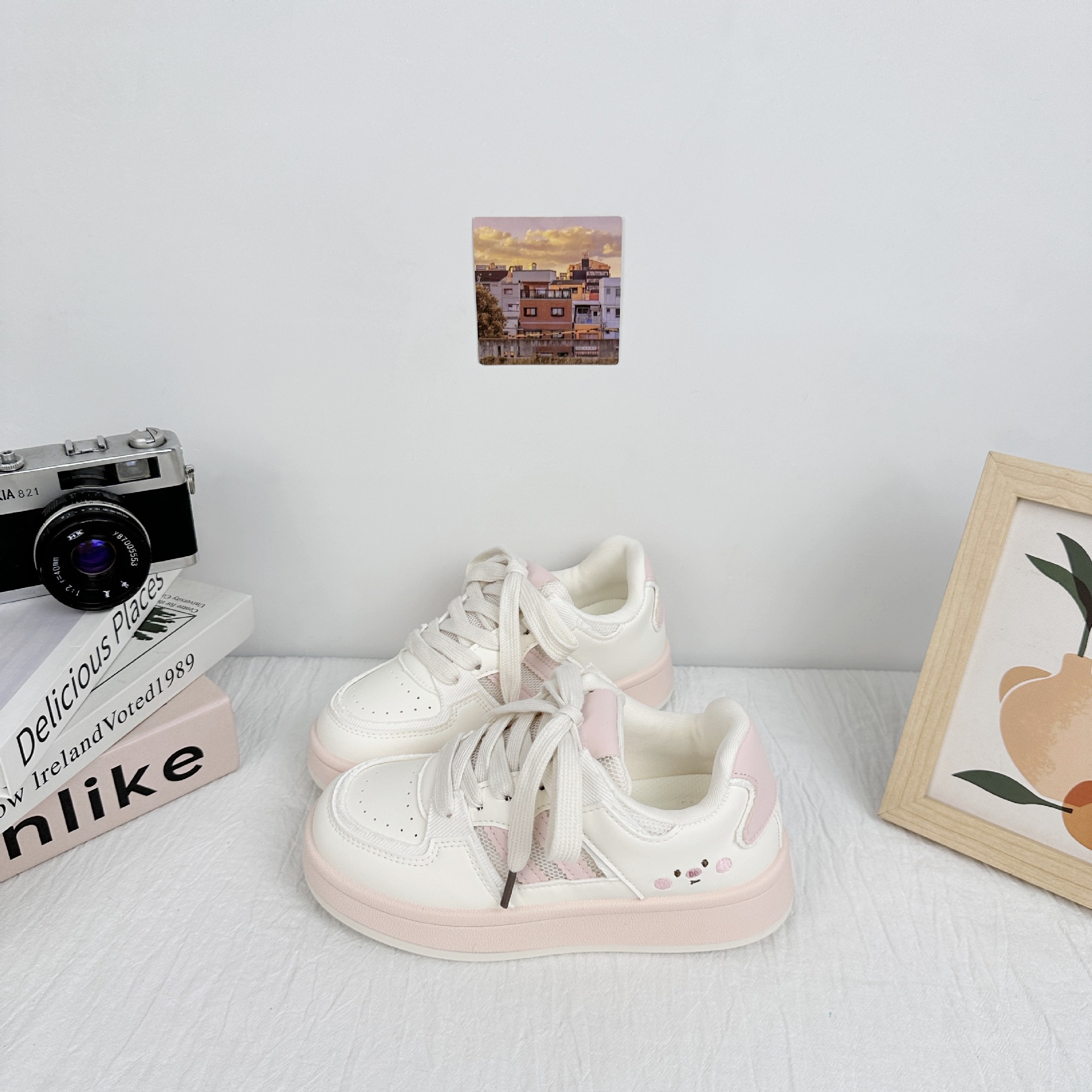 Zapatillas de plataforma de onda lejana para mujer 2025 nuevos zapatos blancos de todo fósforo de primavera y verano zapatos de pan casuales de estilo femenino dulce generación