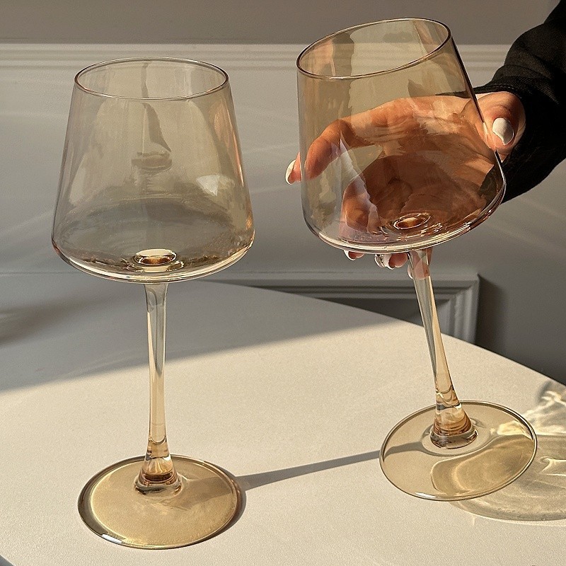 Tazas de vino de ámbar borgoña europeas tazas de vino de alto pie tazas de vino de alto nivel de inspiración de alto nivel de tazas de vidrio caseras de vino tinto