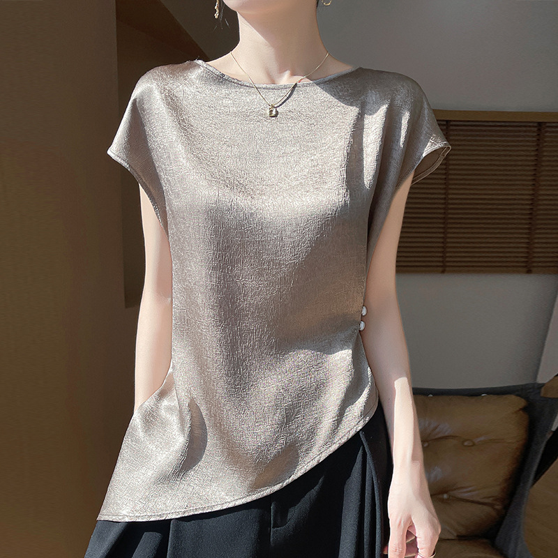 Summer base body-friendly T-shirt with a round collar