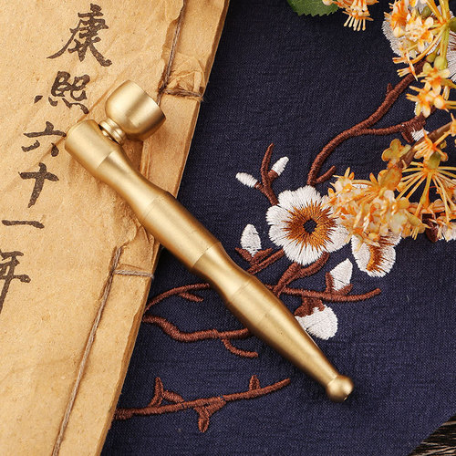 Pure brass pipe, vintage tobacco pouch, portable metal smoking gun—dual-purpose design with a filter tip, retro-style dry tobacco pipe