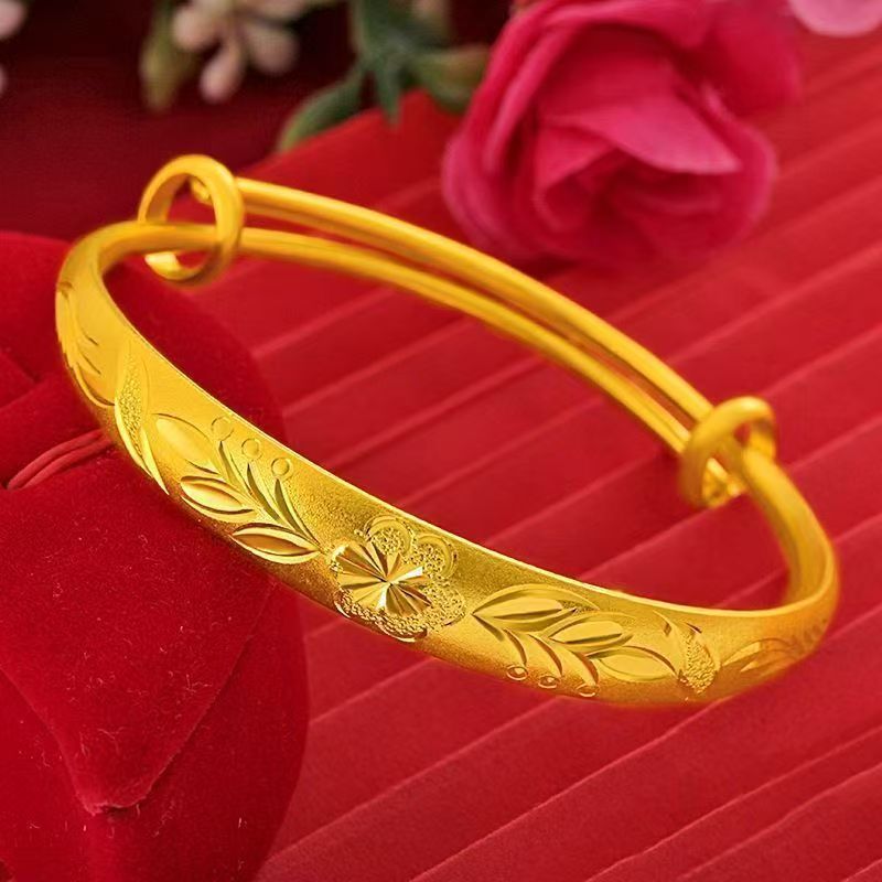 Gold-Plated Plum Blossom Bracelet for Women, Niche Design, Light Luxury Push-Pull Bangle Jewelry Wholesale Bracelet with Floral Elements