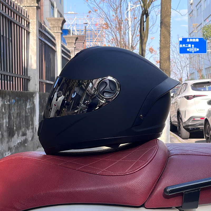 실버 도금 처리된 매트 블랙