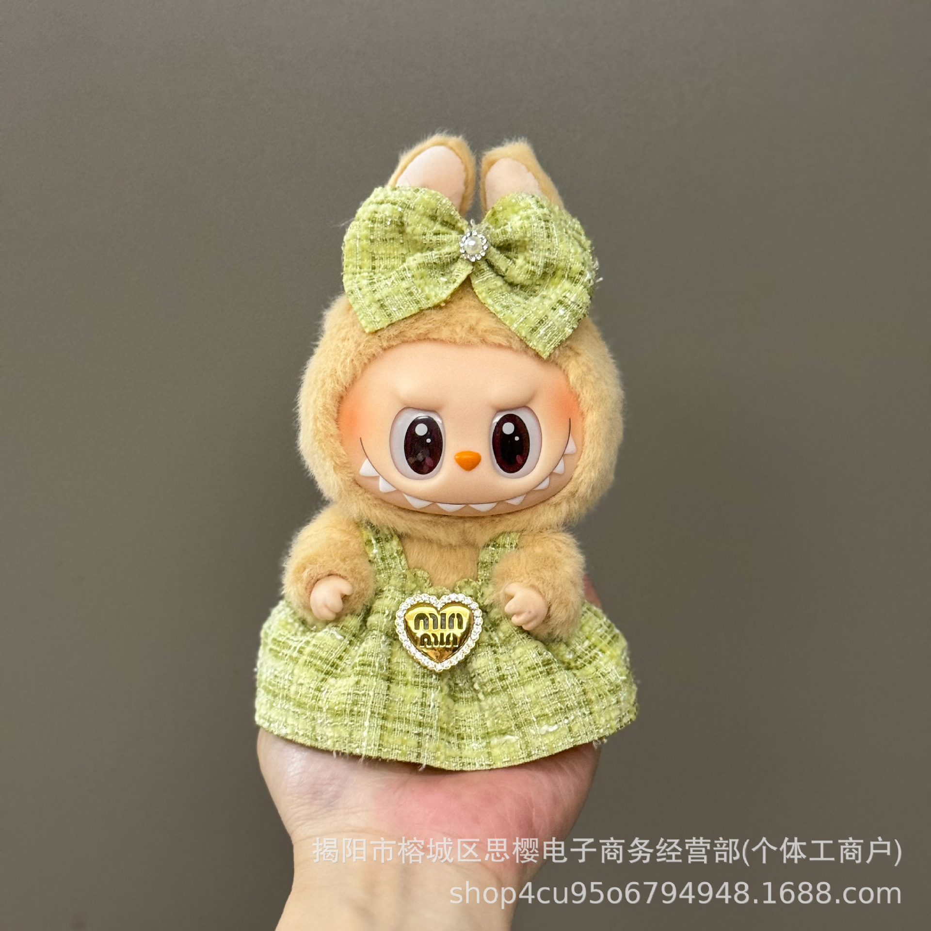 Solo la ropa es adecuada para la ropa de bebé Rabubu de 123 generaciones Labubu ropa colgante de 17cm muñeca traje de felpa falda