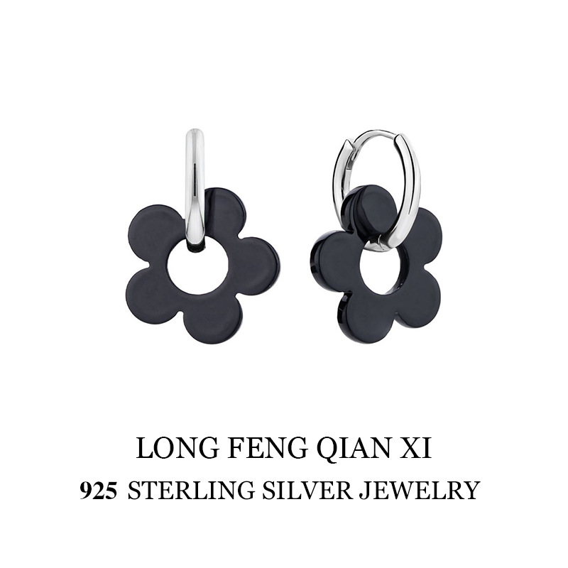 Aretes de flores negras retro S925 plata simple y fría pernos de aretes de nicho de diseño de aretes dulces aretes versátiles