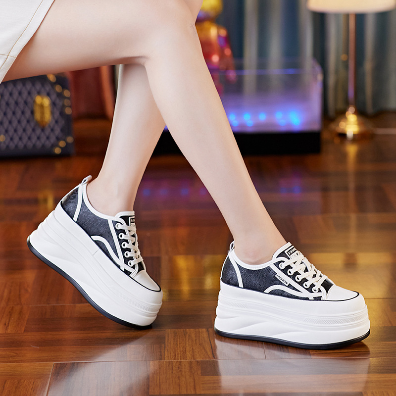Giày sneaker nữ đế dày độn cao bên trong phong cách bánh xốp — Màu be