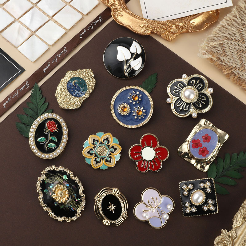 Retro Baroque Classic Pearl Oil Drop Brooch Men's and Women's Fashion Enamel Round Badge Palace Retro Pin Ready in Stock