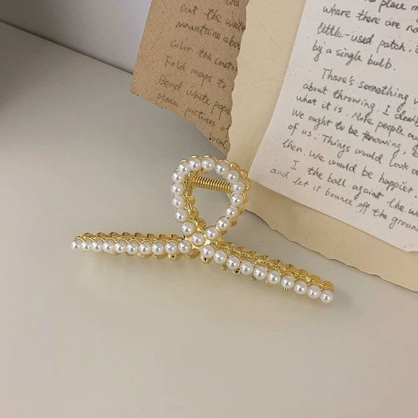 Crab pin pearl