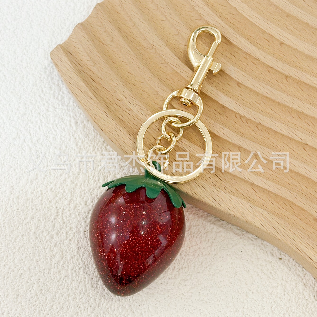 さくらんぼのキーホルダーアクセサリーのバッグのストラップがおしゃれで美しい水晶樹脂車センチ車のキーホルダーの女性