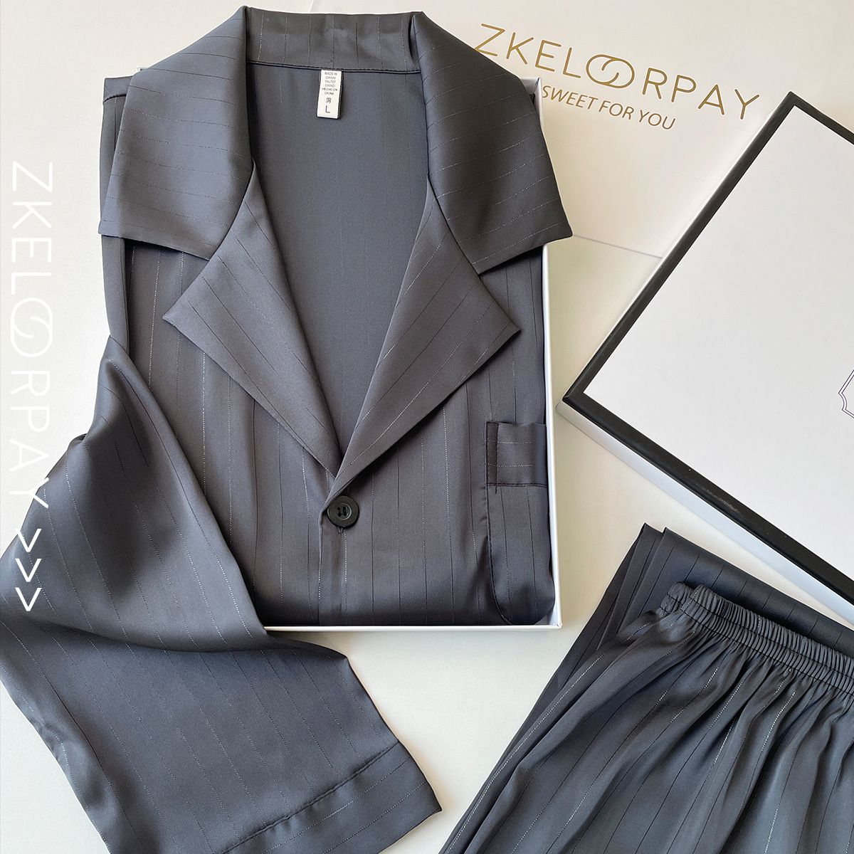 New Pajamas for Men in Summer, Ice Silk Silk Long-Sleeved Silver Simple Suits, Spring & Fall Accessible Luxury Style Comfortable Home Clothes