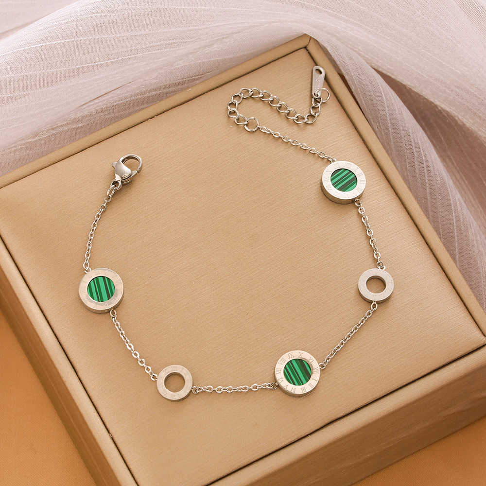 Pulsera de trébol de acero titanium vendedora caliente transfronteriza europea y americana con incrustaciones de concha pulsera colgante pulsera de diseño avanzado sin desvanecimiento al por mayor