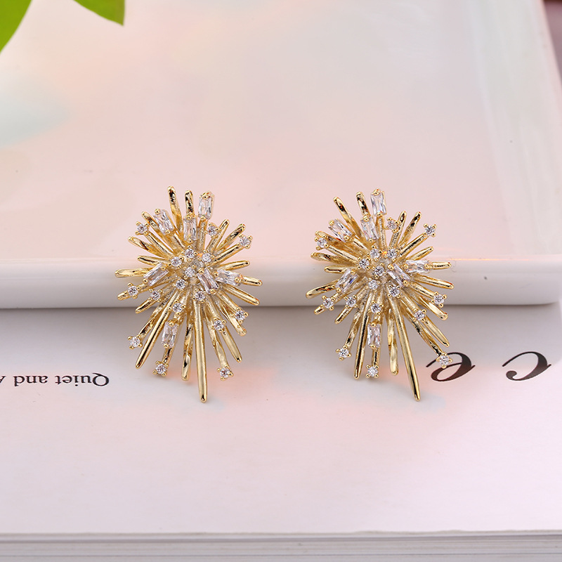 1 Pair Elegant Exaggerated Fireworks Inlay Copper Zircon Ear Studs display picture 5