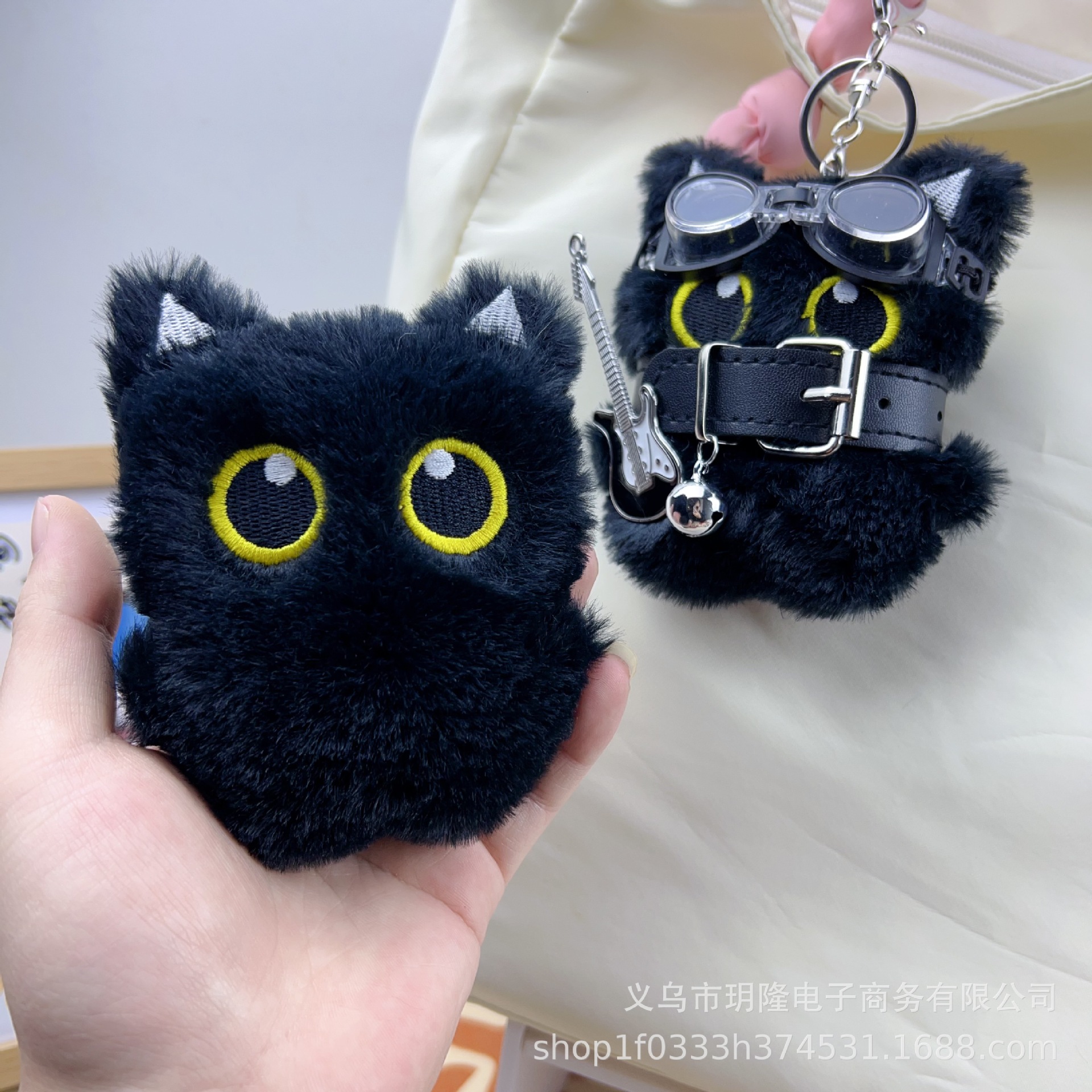 Nuevos colgantes de gato negro estilo punk adorable bolsas de gato de ojos grandes negros colgar pequeños regalos pequeños juguetes al por mayor