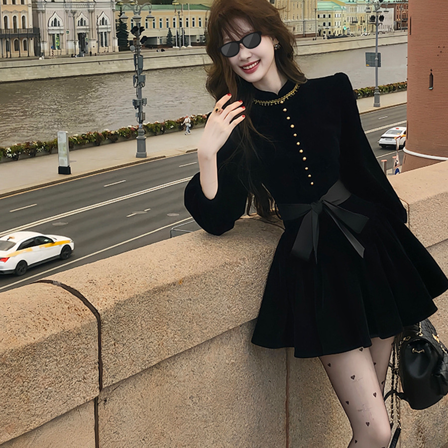 吃绿色菜【伯拉德千金 新品95折】赫本风黑色丝绒长袖连衣裙秋季