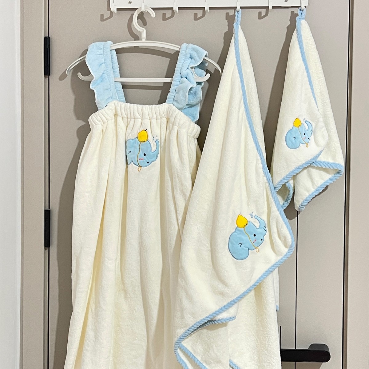 2025 nuevo estilo lindo pequeño elefante toalla de baño de mujer falda de baño absorbente toalla de secado rápido envuelta en baño de cuerpo entero sombrero de pelo seco de cuatro piezas