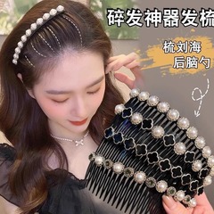 砕髪神器の新商品は跡がなくて、黒い櫛のヘアピンを挿して、前髪の砕いたヘアピンの女性の後頭部の頭飾りをします。