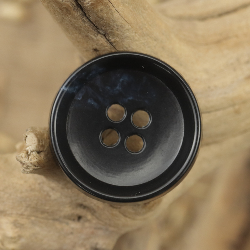 志禾の現物は果実の筋理の薄いコーヒーの濃い墨の緑の透明な色のコーヒー色のスーツの風衣のコートの尿素のボタンをまねます。|undefined