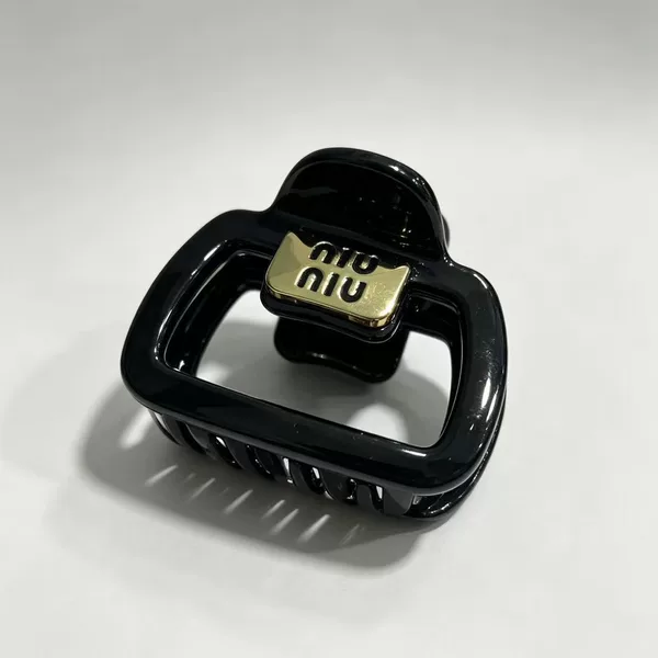 New large-sized hair clip with a high-end feel, suitable for thick hair, shark clip for women, 2024 new hair accessory
