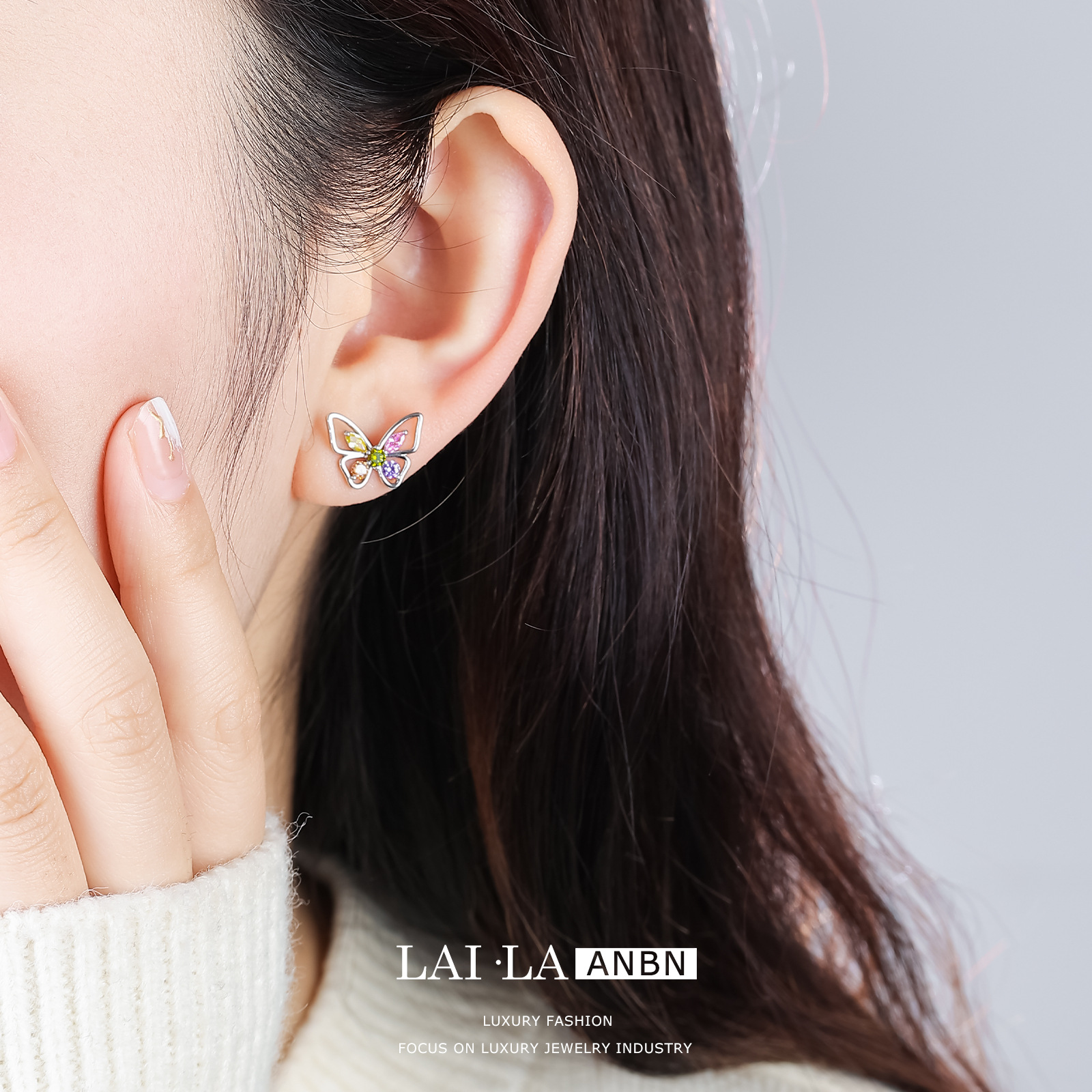 Mosquito bobina clip de oreja hembra sin oreja S925 aguja de plata con incrustaciones de color circonio mariposa pequeña oreja espárragos nicho Mini exquisitos pendientes