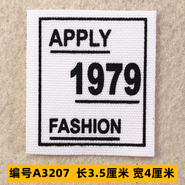 Sombrero, pantalón, equipaje, ropa para bebés, ropa para mascotas, ropa para niños, accesorios de ropa, etiquetas de tela, insignias, accesorios de marca registrada 4 muestras
