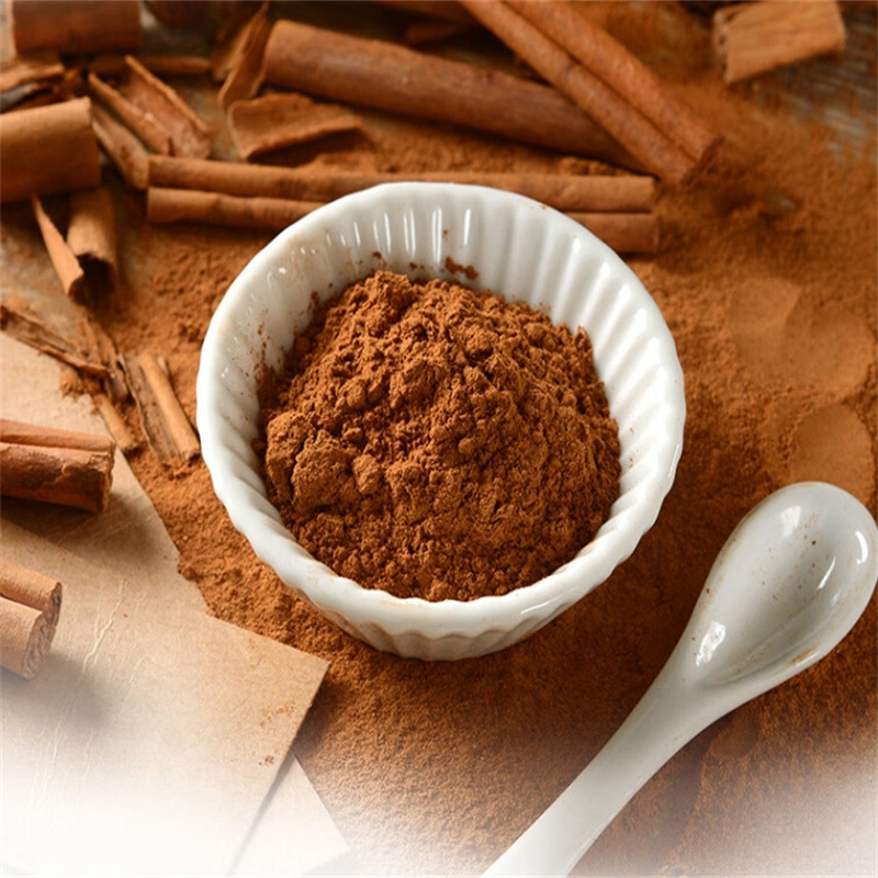 Cinnamon Powder Rou Gui 100g Bottle Ground Cassia Spice for Baking Coffee and Cooking in use