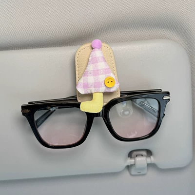 Sürətlər qutusu və əl tormozu başlıqları: Sun Visor Glasses Holder, Cute - purple-grid-yellow-button-small-umbrella-beige-glasses-clip