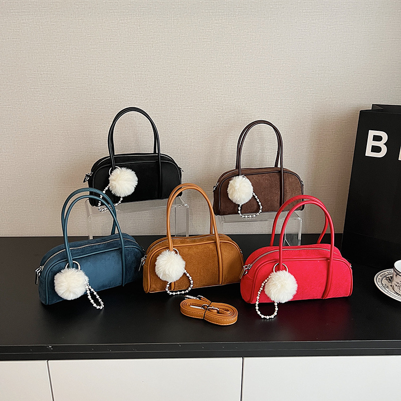 2025 otoño y invierno texturas de seda de moda retro bolso de bolos de estilo exterior de color puro bolso de viento