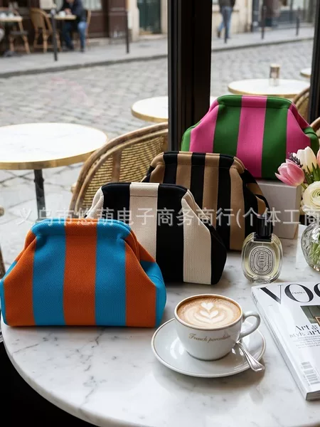 Cross-border ready-to-ship knitted striped cosmetic bag, cloud-shaped, versatile and stylish, large capacity mahjong bag