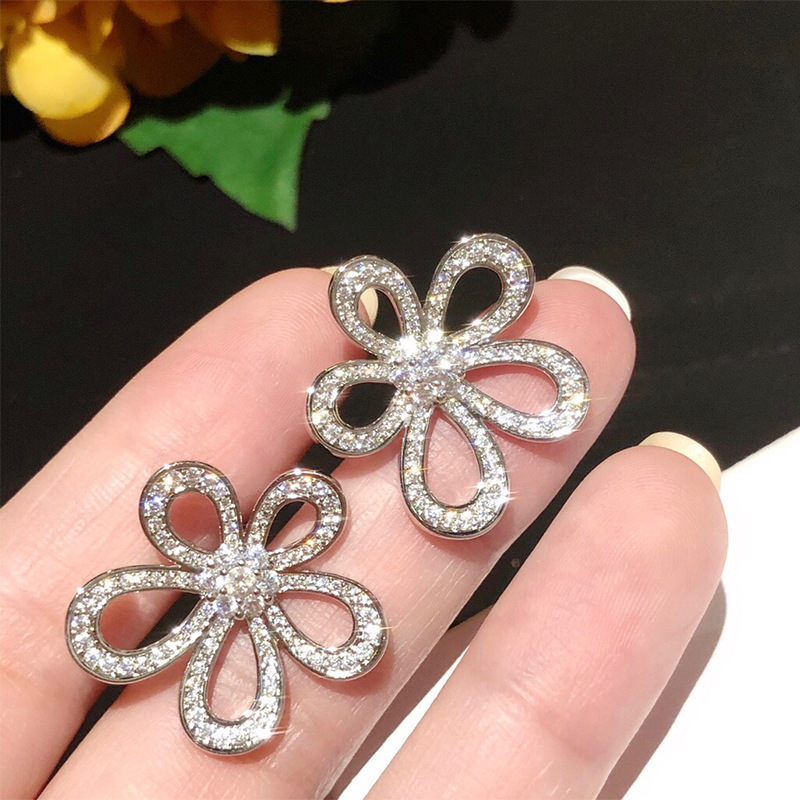 Koreanische diamantbesetzte hohle Sonnenblumen-Modisch-, atmosphärische, Nischen-, High-End-Design-Ohrringe_voghion.com