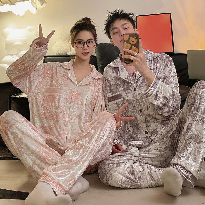 Pajamas de pareja de terciopelo de oro primavera y otoño mujeres de manga larga pintura de tinta de alta calidad 2024 nuevo hombre ropa de invierno para el hogar