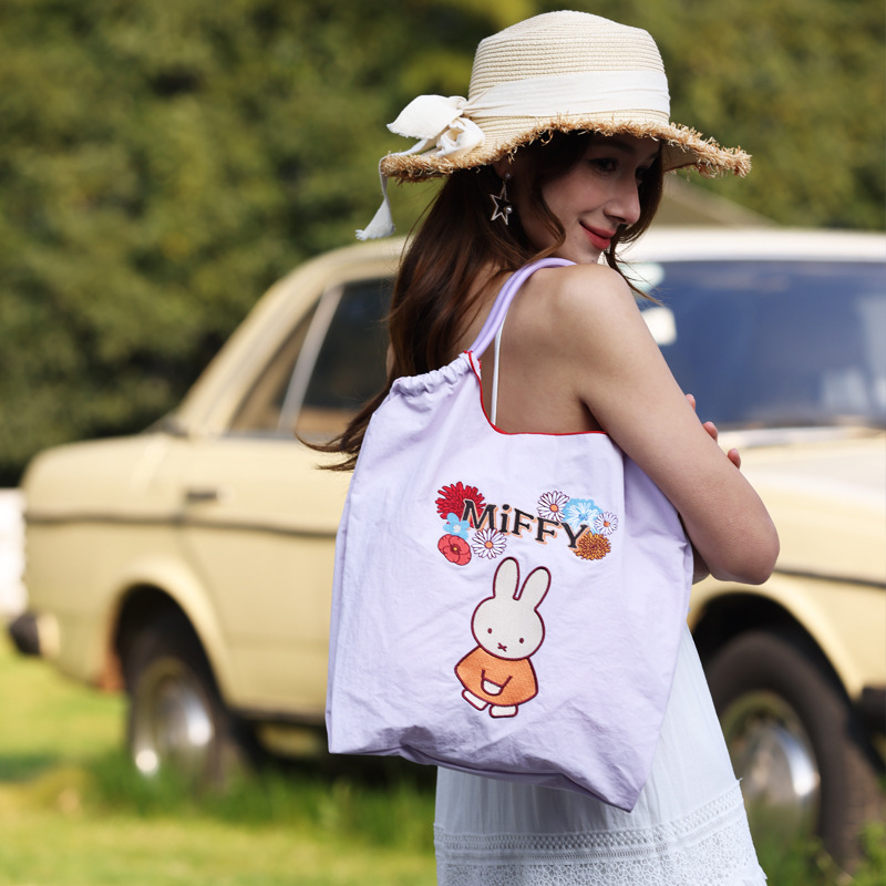 보라색 미피 꽃