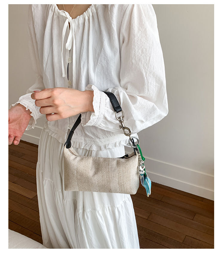 A simple, versatile, fashionable and trendy solid-color underarm bag for women, a new summer 2025 stylish and casual woven single-shoulder crossbody bag undefined