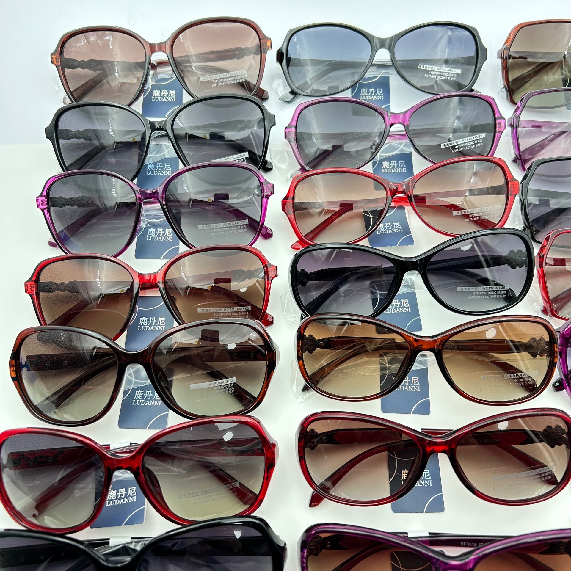 Polarized sunglasses for middle-aged and elderly women, anti-UV sunglasses with large and small frames for mothers, outdoor driving sunglasses, fashion-forward