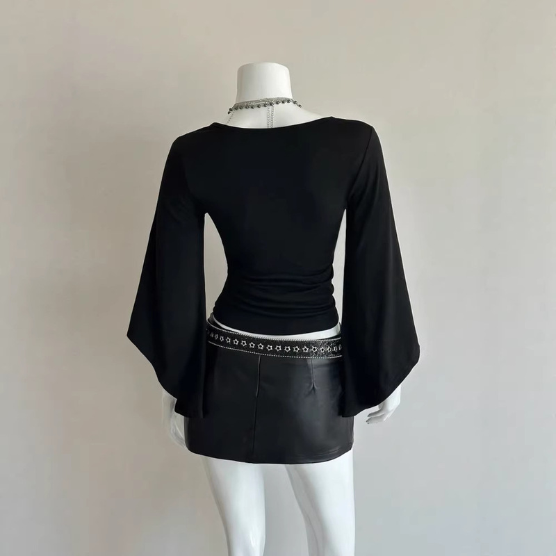 Dark Sweet-Cool Style V-Neck Cross-Pleated Short Top with Slightly Flared Sleeves, Slim Fit, Cropped Spicy Girl T-Shirt for Women Dark Sweet-Cool Style V-Neck Cross-Pleated Short Top with Slightly Flared Sleeves, Slim Fit, Cropped Spicy Girl T-Shirt for Women