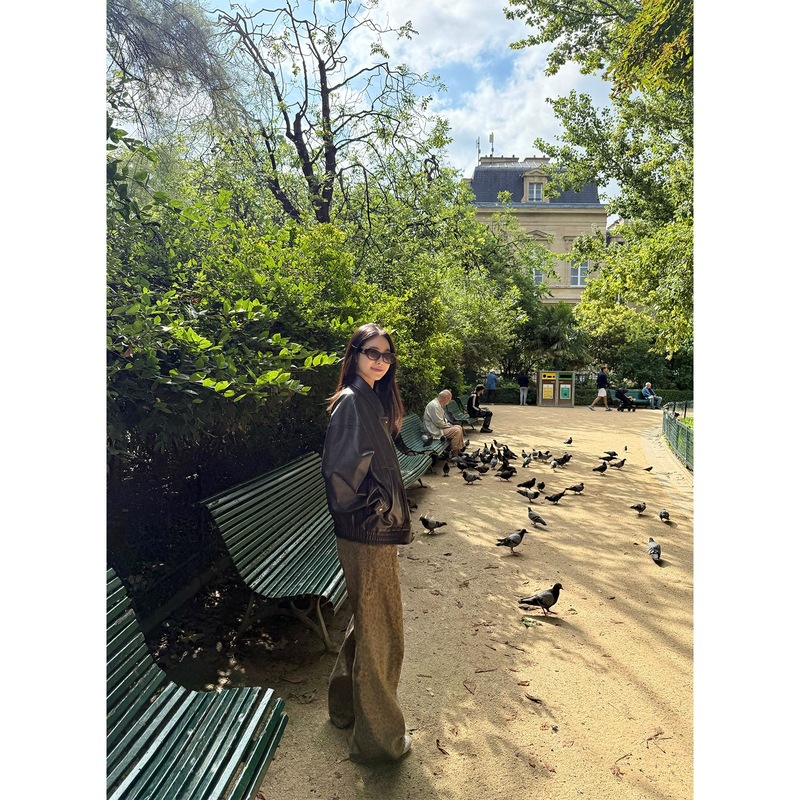 周淼ZHOUMIAO 【摩登廓系】美式复古机车棕色皮衣 翻领落肩外套女|undefined