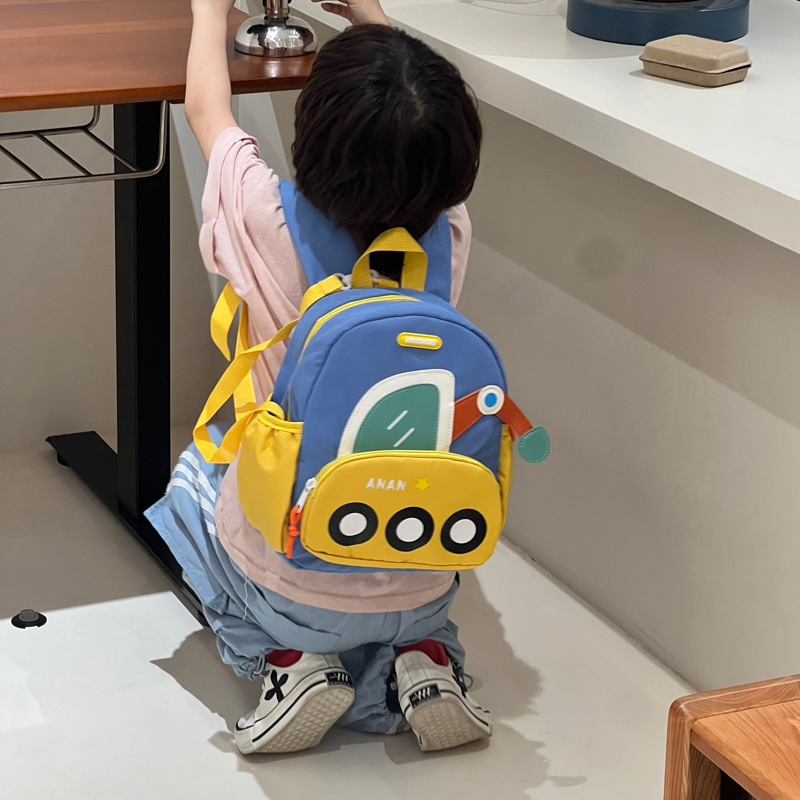 Mochila escolar de jardín de infantes nueva y ligera de moda, mochila de almacenamiento para niños, mochila de coche de dibujos animados para bebés femeninos