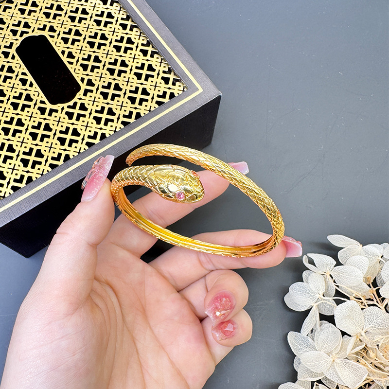 Zodiaco de oro serpiente brazalete abierta mujer Europa y América estereoscópica no se desvanecen durante mucho tiempo fabricantes de brazaletes de joyería suministro al por mayor transfronterizo