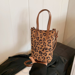 High-end Niche Design Crossbody Mobile Phone Bag Women's 2024 Autumn and Winter New Fashion All-match Frosted Vintage Handbag