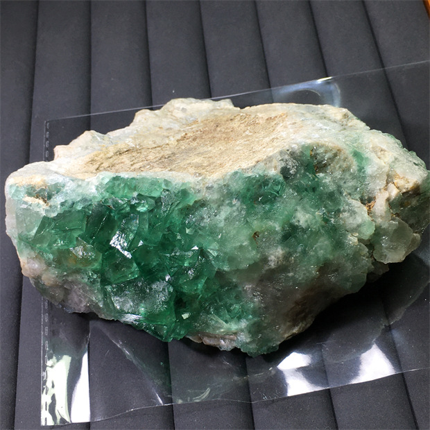 Madagascar Natural Sunlight Green Fluorite Raw Stone Specimen Color Change Green Mineral Crystal 28 sup