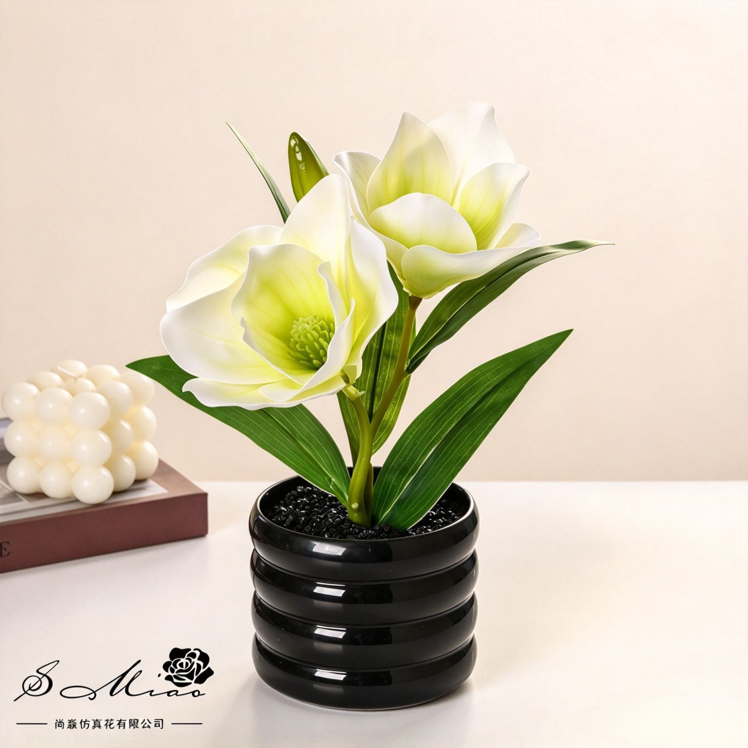 Dos flores y una fruta se sienten Magnolia bonsái maceta simulación de flores y plantas verdes instalación de pequeñas flores de bonsái en la Sala de estar interior del hogar image 4