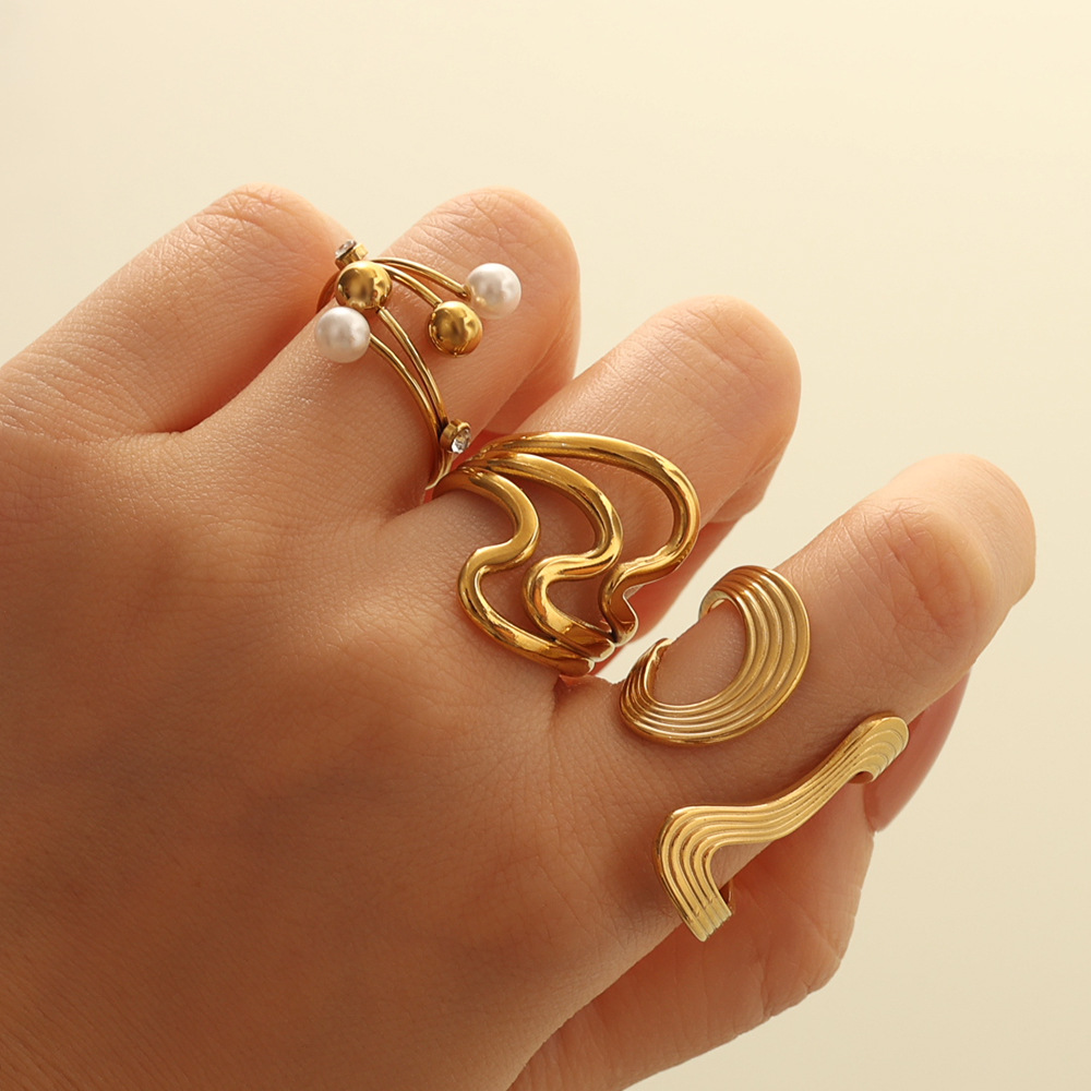 Anelli geometrici a strati in stile europeo-americano, anello aperto a tre strati con motivo a onde, alla moda e di lusso leggero._voghion.com