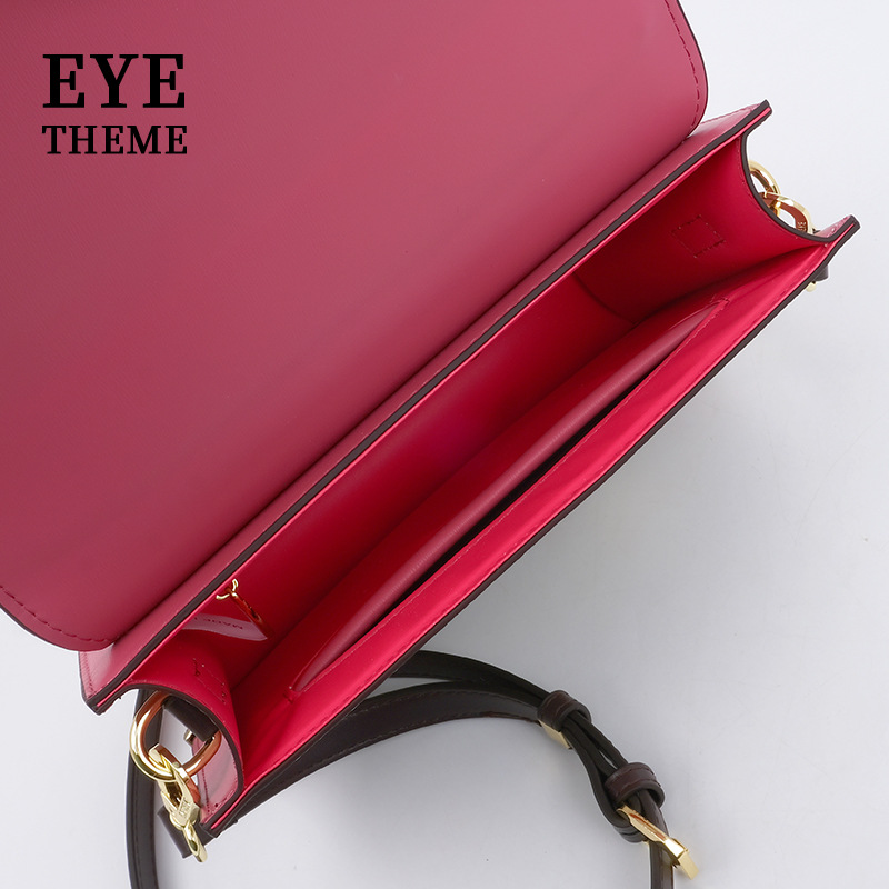 2025, nueva impresión de bolsas cuadradas de estilo de flip-top, contraste de color encantador graffiti viento damas camiseta 2761 #