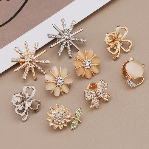 Wholesale anti-exposure buckle brooch, high-end bow, snowflake pin, small fragrance style decorative metal jewelry for clothing neckline