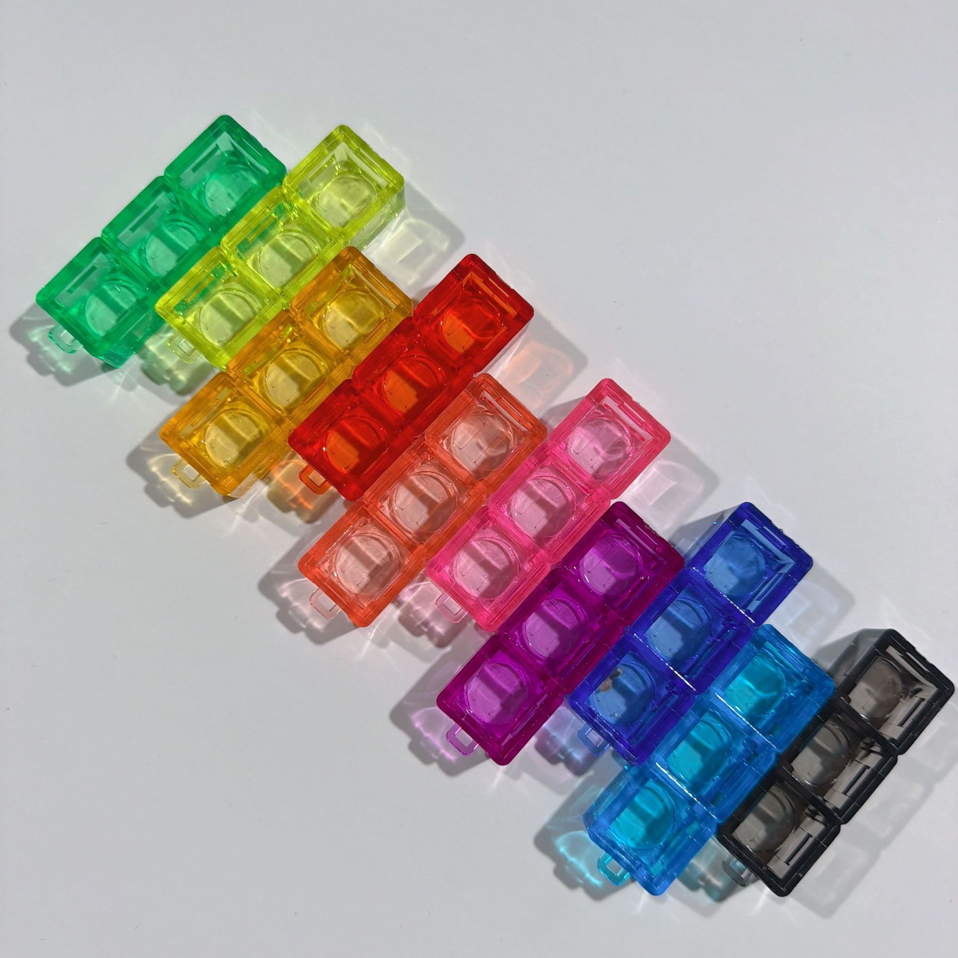 Three-button pc color transparent shell-(shaftless) snake bone chain