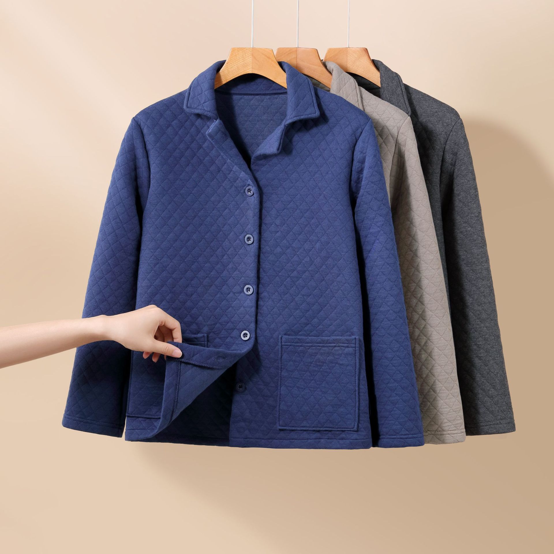 男士空气层夹棉加厚保暖上衣秋冬款菱格翻领口袋系扣开衫家居上衣