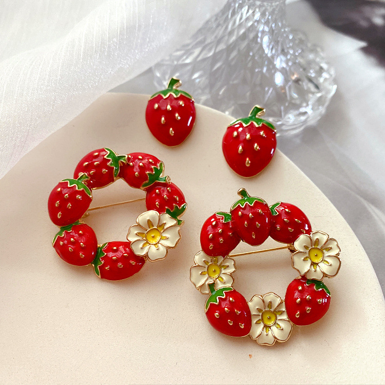 Retro French Accessible Luxury High-End Strawberry Enamel Brooch Earrings for Women 925 Silver Needle Electroplated Alloy Jewelry Wholesale