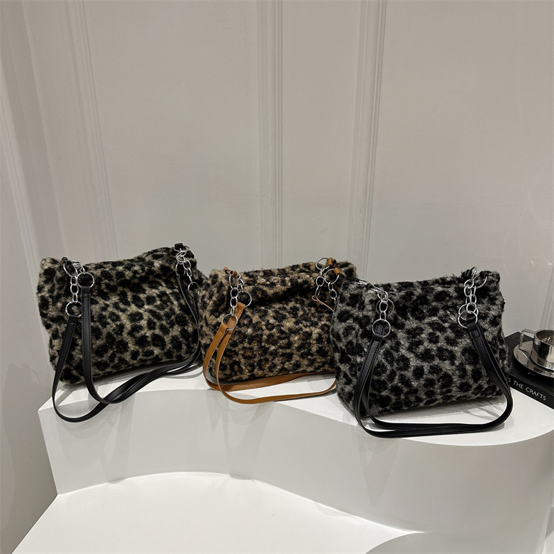 Bolso de alta capacidad retro 2024 otoño e invierno nuevo estilo estilo occidental bolso grande bolso de axila de hombro con estampado de leopardo de moda coreana