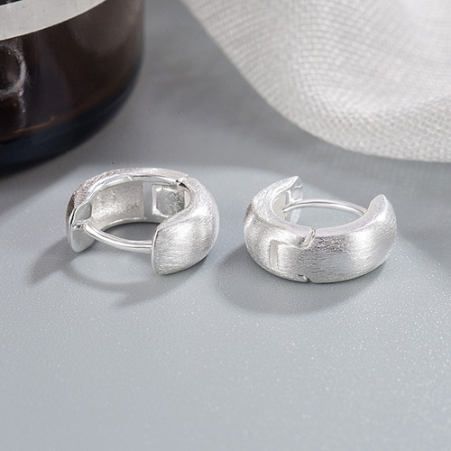 Brushed frosted earrings for women, pierced ears for sleeping, no need to pick them off, niche design, cold style earrings, new hot style