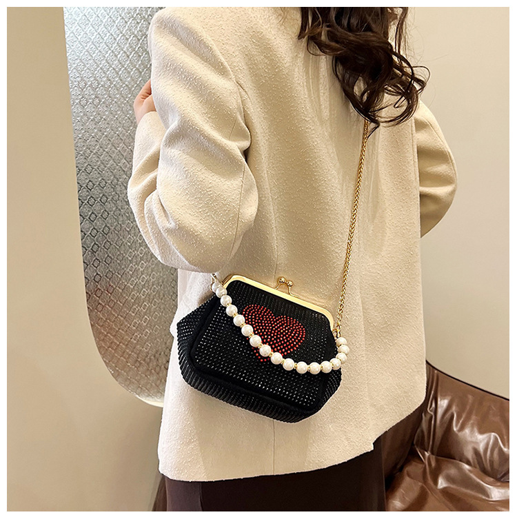 Women's Small Pu Leather Heart Shape Elegant Vintage Style Beading Clasp Frame Dome Bag display picture 8