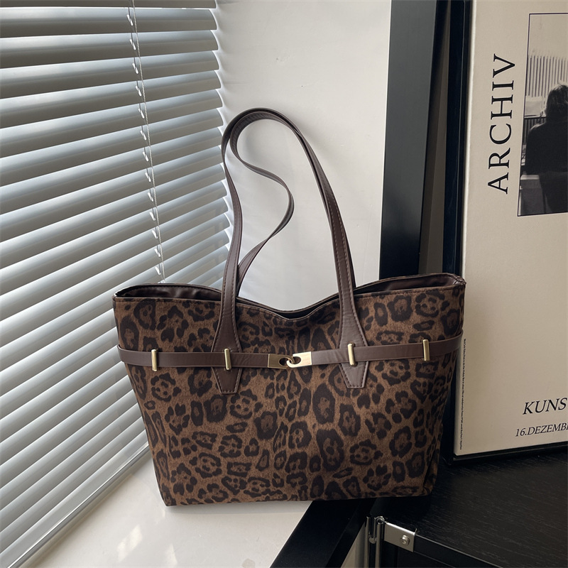 Trend Retro Büyük Kapasiteli Tote Çanta Kadın Trend Leopar Desenli Şık Kişisel Rahat Çok Amaçlı Niş Tek Omuz Çantası