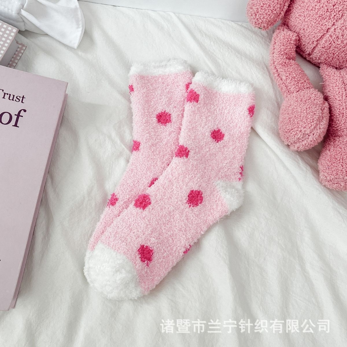 Calcetines de lana de coral sin pérdida de cabello Calcetines de piso de nicho rosa transfronterizo Calcetines de media lana de otoño e invierno para mujer Dormir en casa